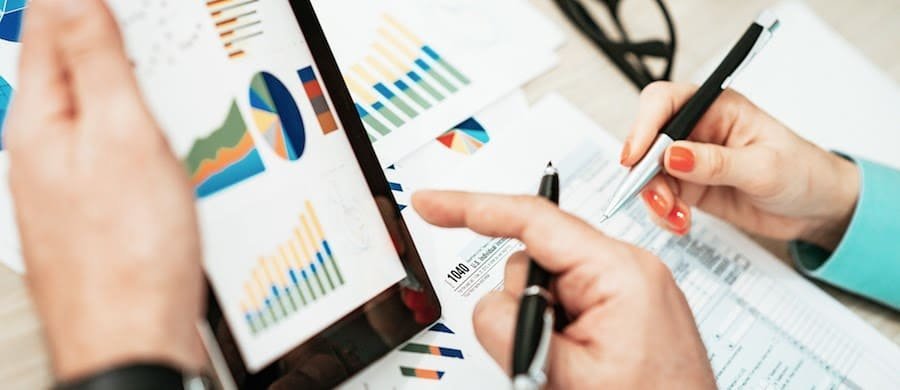 Financial analysis of revenue and operating costs for an ice vending machine business.